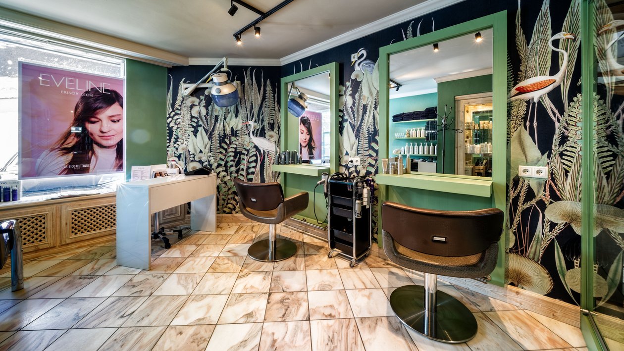 Hairdressing salon in the hotel Die Krone von Lech Modern, stylish ambience with professional hair services at the Eveline hairdressing salon in the hotel ‘Die Krone von Lech’ on the Arlberg